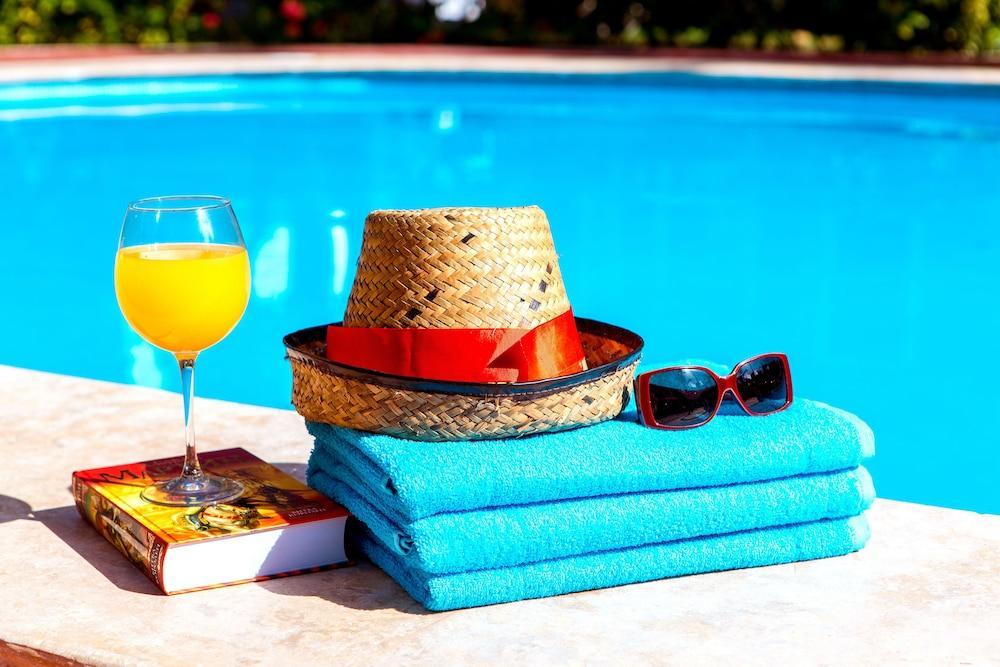 Tropicana Suites Deluxe Beach Club & Pool Punta Cana Bagian luar foto