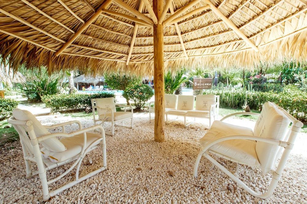 Tropicana Suites Deluxe Beach Club & Pool Punta Cana Bagian luar foto